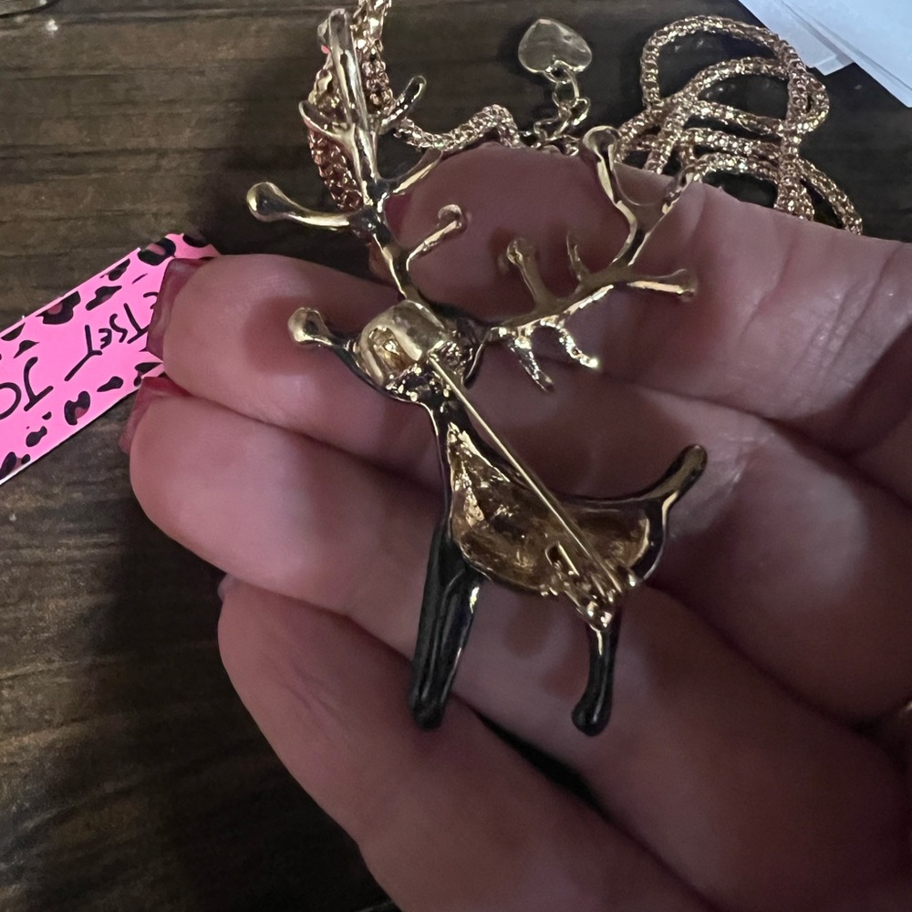 Betsey Johnson Black and Gold Reindeer necklace w 17” chain or pin nwt - Picture 3 of 3